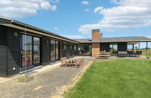 Knebel House | 5 bedroom stunning home in Knebel