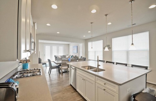 Ocean View House | 5 Bedroom townhome end unit in Ocean View Beach Club community! Pool, Fitness center, Beach Town, Sauna, and Weekend Shuttle!