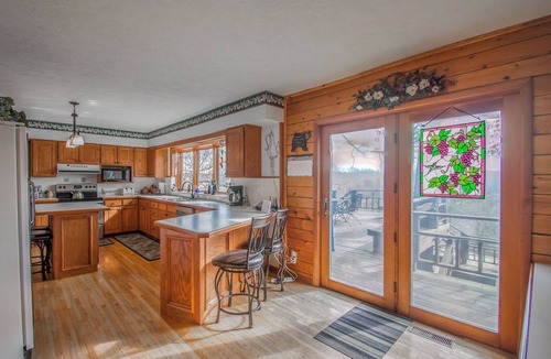 Bruno Cabin | 5-bedroom vacation home just 10 minutes from Buffalo River