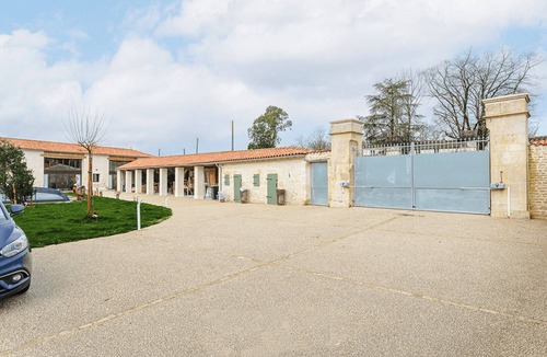 Marsais Villa | 5 Bedroom Villa in Marsais