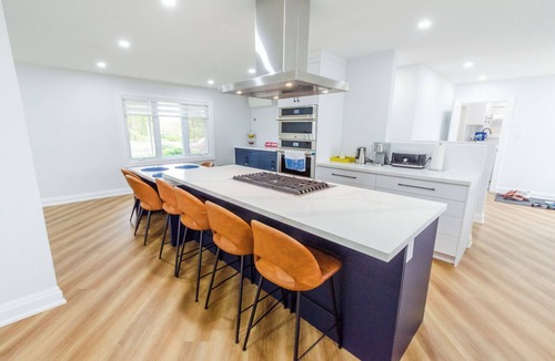 Port Colborne Cottage | 5 Bedroom Waterfront Cottage