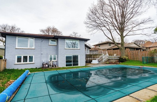 Port Colborne Cottage | 5 Bedroom Waterfront Cottage