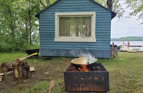 Utterson Cottage | 5 bedroom waterfront cottage. Billiard, kayaks, pedal boats, fishing, swimming