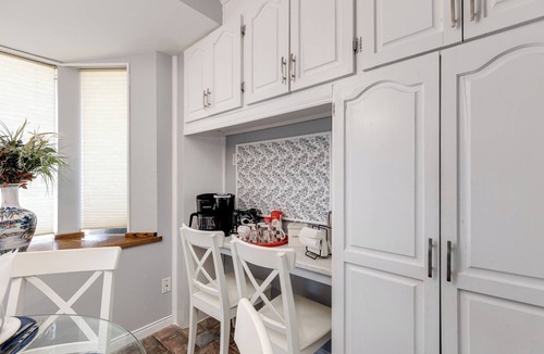 Lagoon City Cottage | 5-Bedroom Waterfront Cottage
