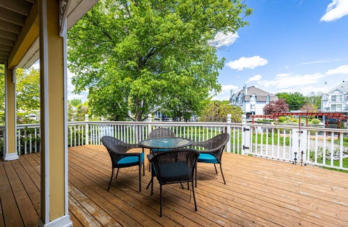 Lagoon City Cottage | 5-Bedroom Waterfront Cottage