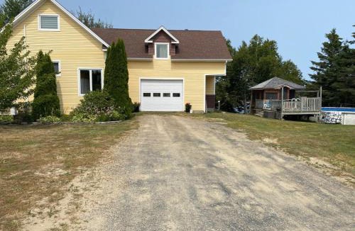 Tracadie House | 5 bedroom Waterfront house