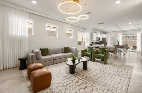 Clermont House | 5 Bedrooms/5.5 Bathrooms/Windsor Cay (16163CC)