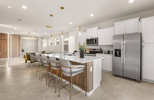 Clermont House | 5 Bedrooms/5.5 Bathrooms/Windsor Cay (16163CC)