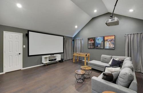 Plano House | 5 Bedrooms Backyard Oasis - Groups Welcome
