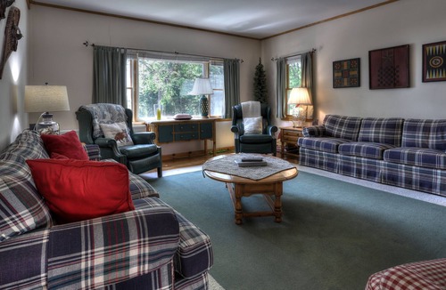 Rangeley Plantation House | 5 bedrooms & Private beach on Mooselook