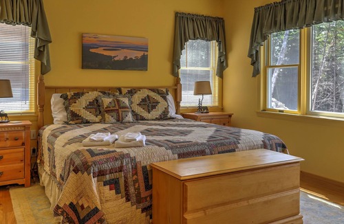 Rangeley Plantation House | 5 bedrooms & Private beach on Mooselook