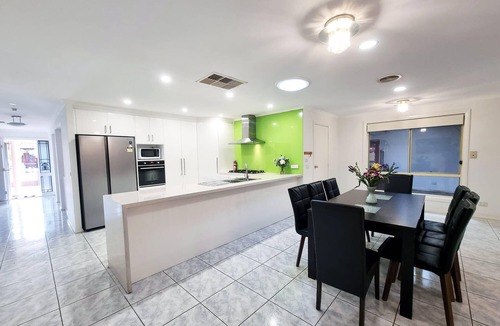 Sunshine West House | 5 bedrooms Spacious home