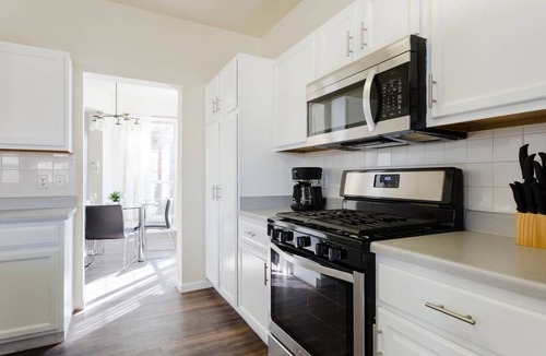 Bratton Park House | 5 Bedrooms - Spacious & Clean + Game Room
