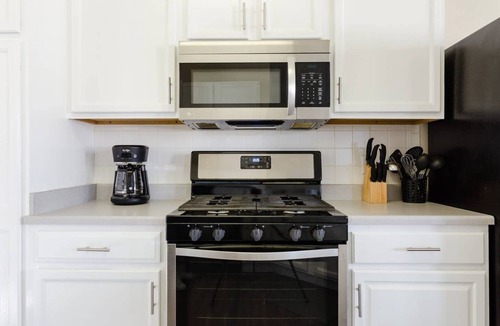 Bratton Park House | 5 Bedrooms - Spacious & Clean + Game Room