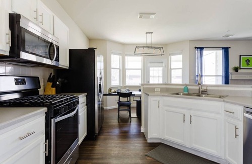 Bratton Park House | 5 Bedrooms - Spacious & Clean + Game Room