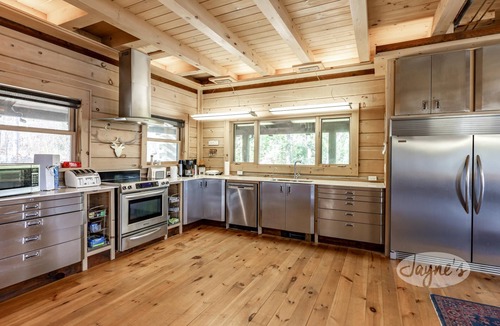 Seguin Cottage | 5 beds 4 bath cottage on Lake Rosseau