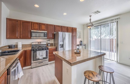 North Las Vegas House | 5 beds/Free Streaming/Arcade/Wi-Fi/Tv's/Coffee