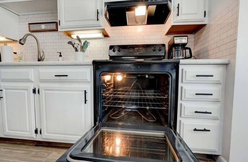 Bristol Apartment | * 5 BEDS Lakefront Beach Access