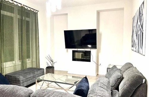 Wasaga Beach House | 5 Beds Luxury Retreat at Wasaga Beach