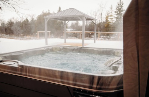 Frankford House | 5 BR Creekside Escape I Hot Tub I Fire pit I BBQ