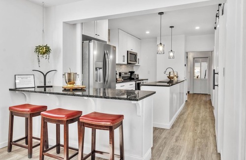 Buffalo House | 5 BR Home w/Hot Tub & Game Room