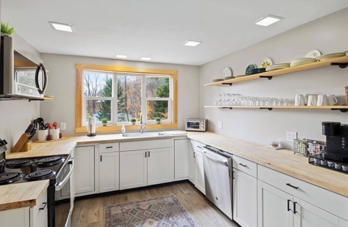 Honeoye House | 5 BR | Hot Tub | Valley View | Near Honeoye Lake