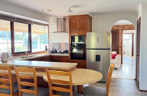 Frankston House | 5 BR House - Private Home on Shared Block