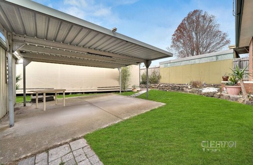 Frankston House | 5 BR House - Private Home on Shared Block