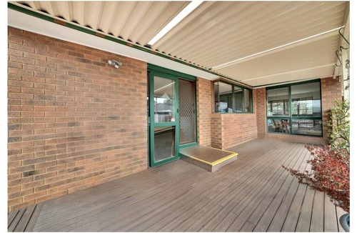 Frankston House | 5 BR House - Private Home on Shared Block