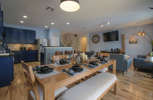 Bastrop House | 5 BR King Size Beds Pickleball, Pool 25 mi to COTA
