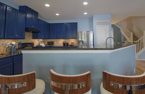 Bastrop House | 5 BR King Size Beds Pickleball, Pool 25 mi to COTA