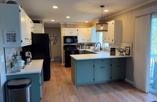 Shell Knob House | 5+ BR lakefront home w/swim dock. High Speed WiFi.