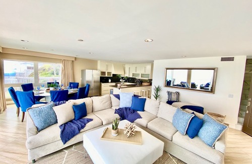 South Oceanside House | 5 BR Large Beach House, Beachfront with Fire Ring, Walk to Restaurants