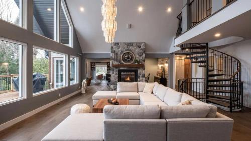 Labelle Villa | 5-Br Villa on Lake Labelle