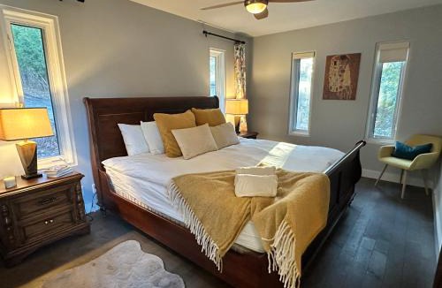 Labelle Villa | 5-Br Villa on Lake Labelle