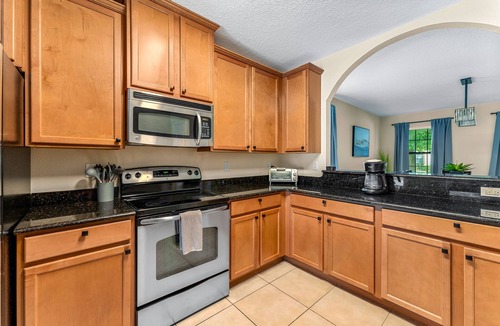 Thousand Oaks House | 5 BR with pool! By shopping, restaurants, Disneyworld, & Universal Studios!