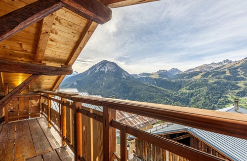 Bozel Ski Chalet | 5★ Chalet for 8 — Vanoise & Courchevel — Private Sauna — Garden Terrace