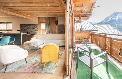Bozel Ski Chalet | 5★ Chalet for 8 — Vanoise & Courchevel — Private Sauna — Garden Terrace
