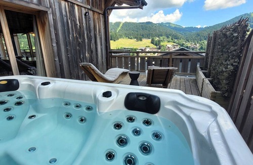 Les Gets Ski Chalet | 5* Chalet in Les Gets: Luxury, jacuzzi, sauna, pets allowed
