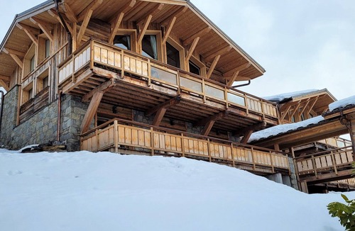 Les Gets Ski Chalet | 5* Chalet in Les Gets: Luxury, jacuzzi, sauna, pets allowed