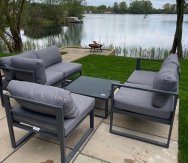 Frognall House | 5 Chestnut Bay Lakeside Hideaway