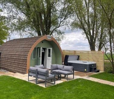 Frognall House | 5 Chestnut Bay Lakeside Hideaway