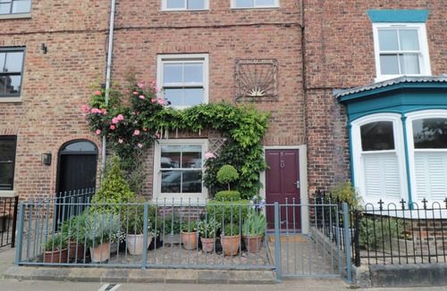 Stokesley Apartment | 5 College Square