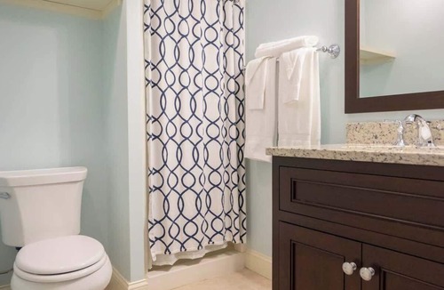 Middletown Hotel | #5 | Comfy Room w/Queen-bed