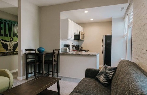Chatham-Arch Apartment | 5 Cozy Combined Apartments Near Lucas Oil Stadiom