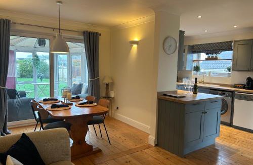 Woolavington Apartment | 5 Edgebury