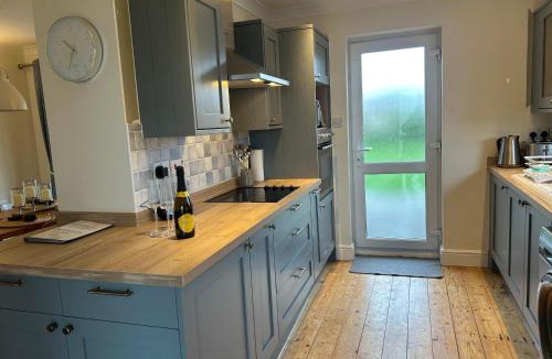 Woolavington Apartment | 5 Edgebury