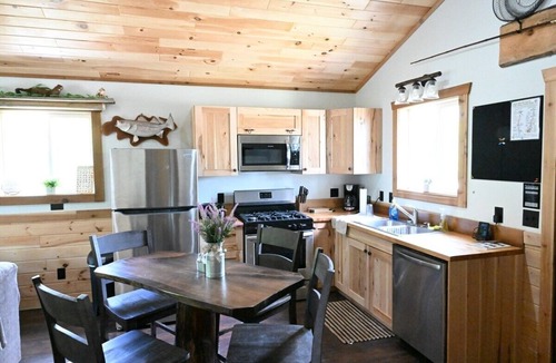 Paris Cabin | 5 Entire Cabins Retreat