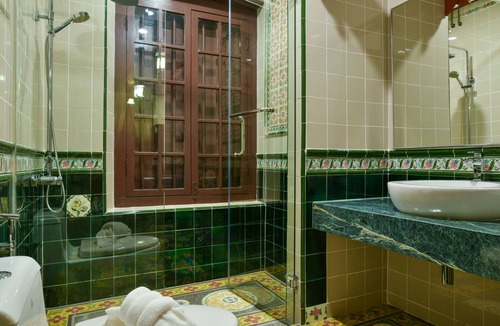 Taman Kota Laksamana Hotel | 5 Heeren