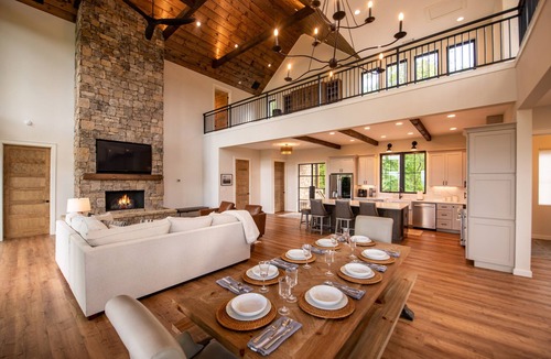 Blue Ridge House | 5 Hikes- Hot Tub, Incredible View, Aska Adventure Area